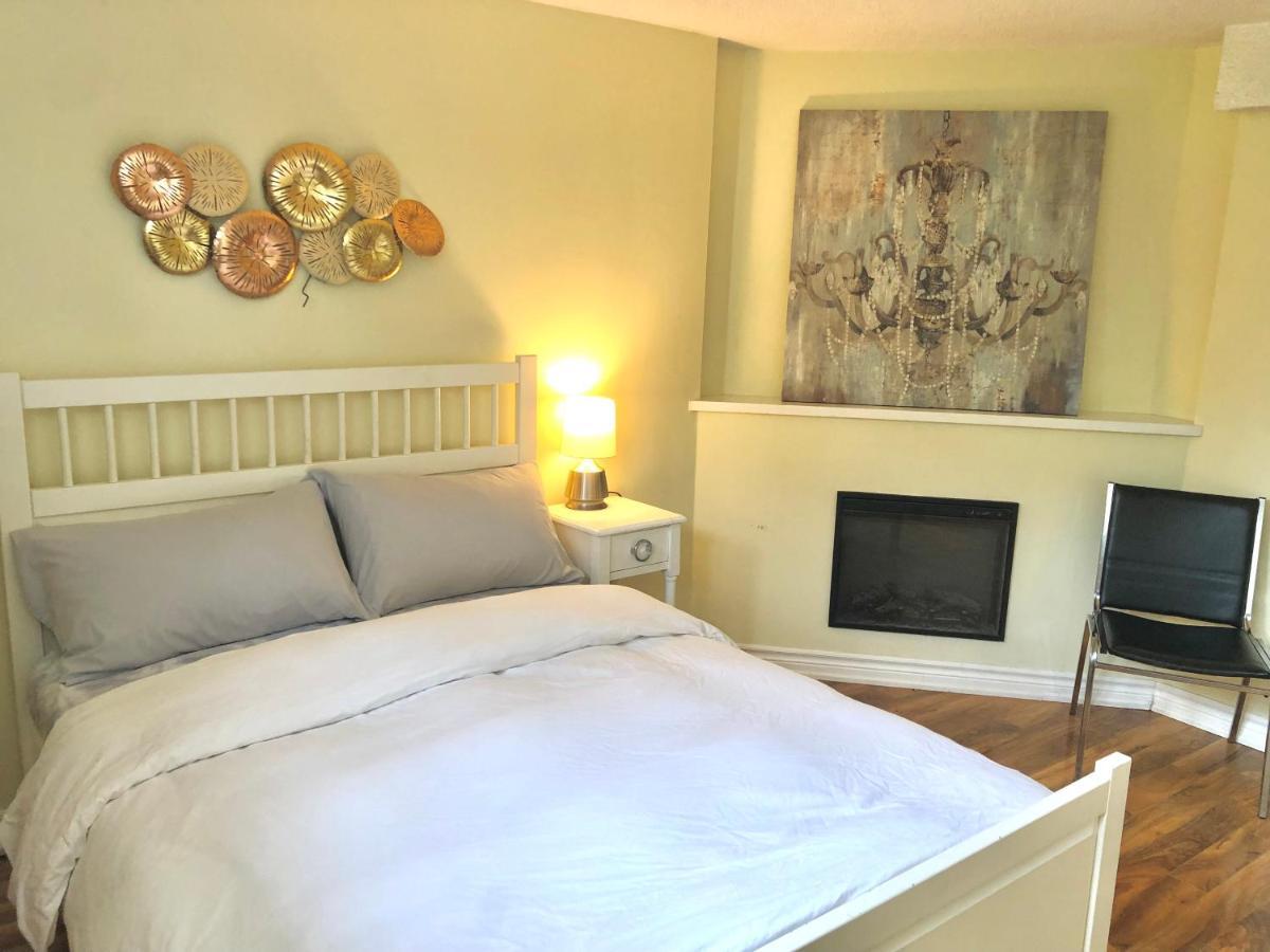 Cozy & Convenient 2-Bedroom Apartment With Private Entrance Toronto Eksteriør bilde