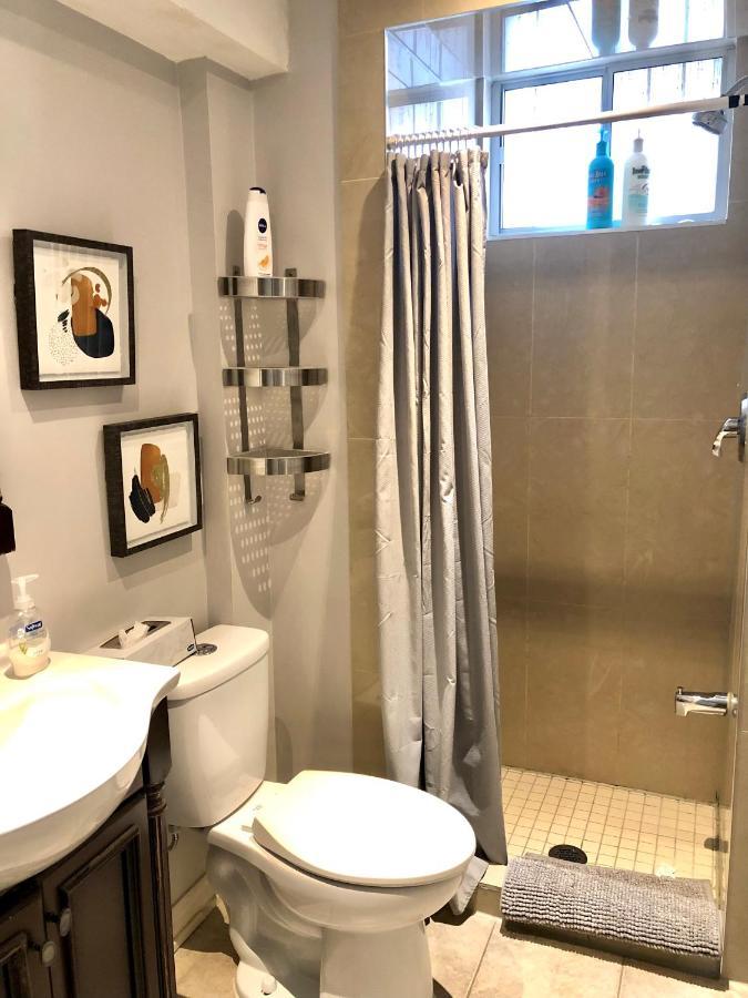 Cozy & Convenient 2-Bedroom Apartment With Private Entrance Toronto Eksteriør bilde