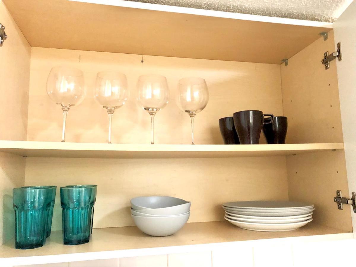 Cozy & Convenient 2-Bedroom Apartment With Private Entrance Toronto Eksteriør bilde