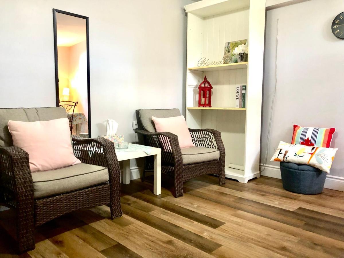Cozy & Convenient 2-Bedroom Apartment With Private Entrance Toronto Eksteriør bilde